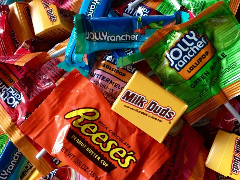 Top Halloween Candies: Ranking the Best Treats for Your Trick-or-Treat Bag